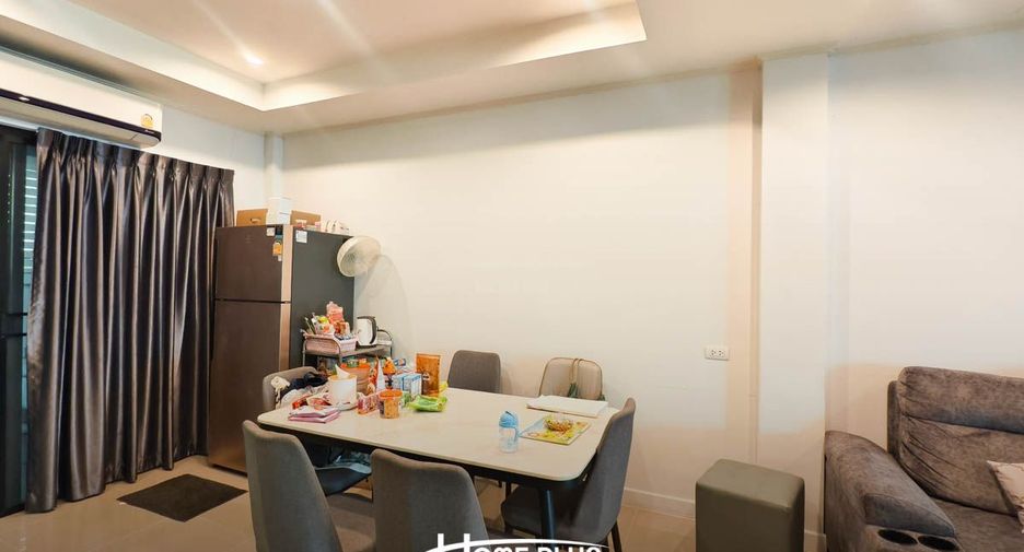 Casa adosada en venta de 4 habitaciones en Bang Kapi, Bangkok