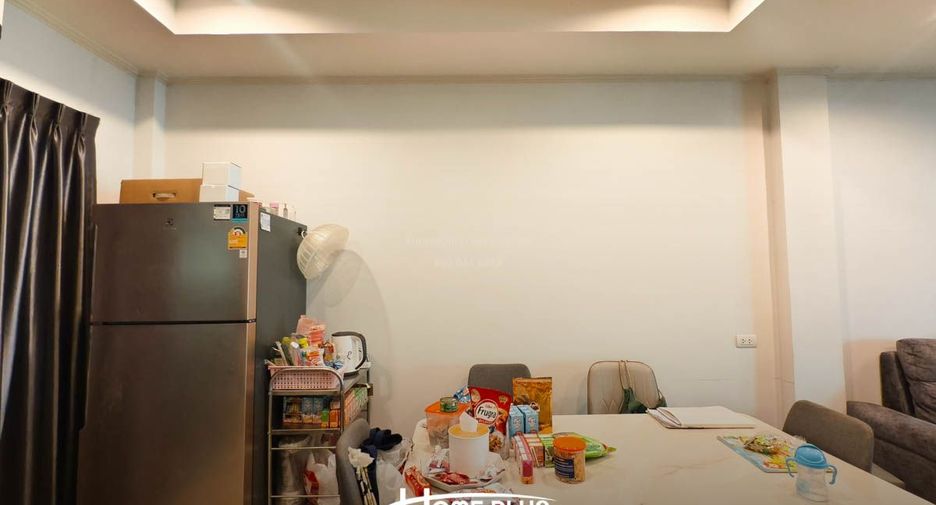 Casa adosada en venta de 4 habitaciones en Bang Kapi, Bangkok