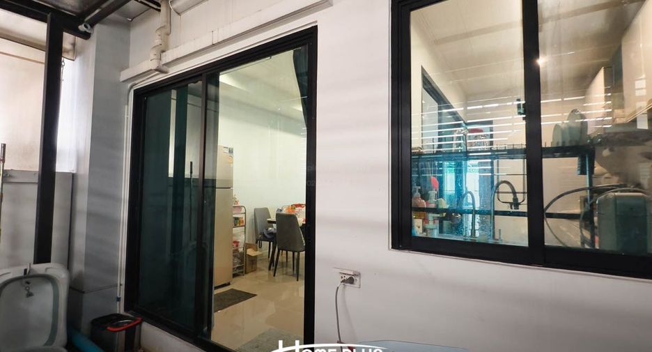 Casa adosada en venta de 4 habitaciones en Bang Kapi, Bangkok
