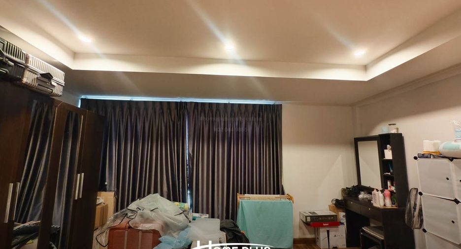 Casa adosada en venta de 4 habitaciones en Bang Kapi, Bangkok