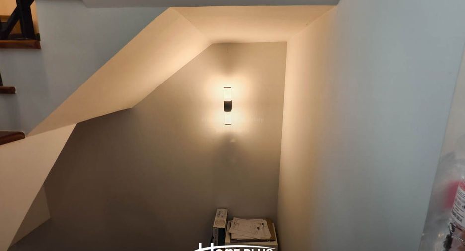 Casa adosada en venta de 4 habitaciones en Bang Kapi, Bangkok