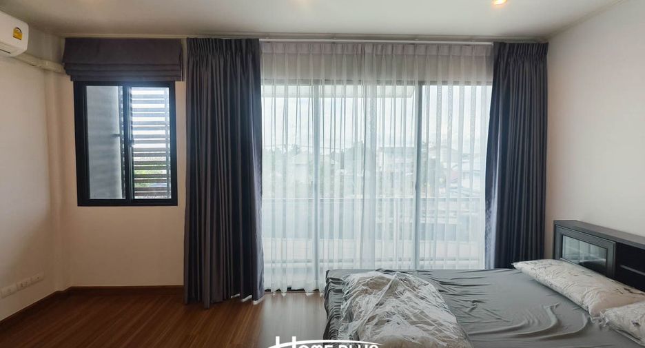 Casa adosada en venta de 4 habitaciones en Bang Kapi, Bangkok