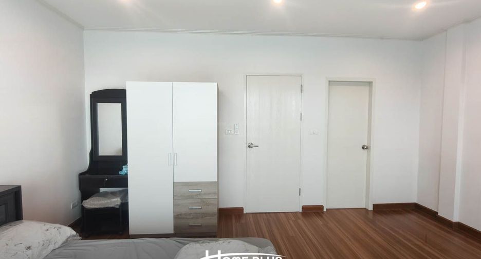 Casa adosada en venta de 4 habitaciones en Bang Kapi, Bangkok
