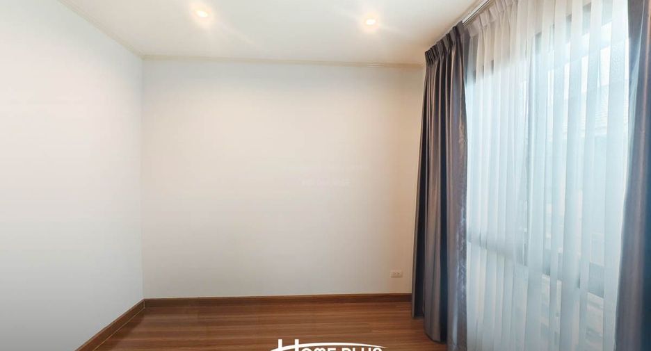 Casa adosada en venta de 4 habitaciones en Bang Kapi, Bangkok