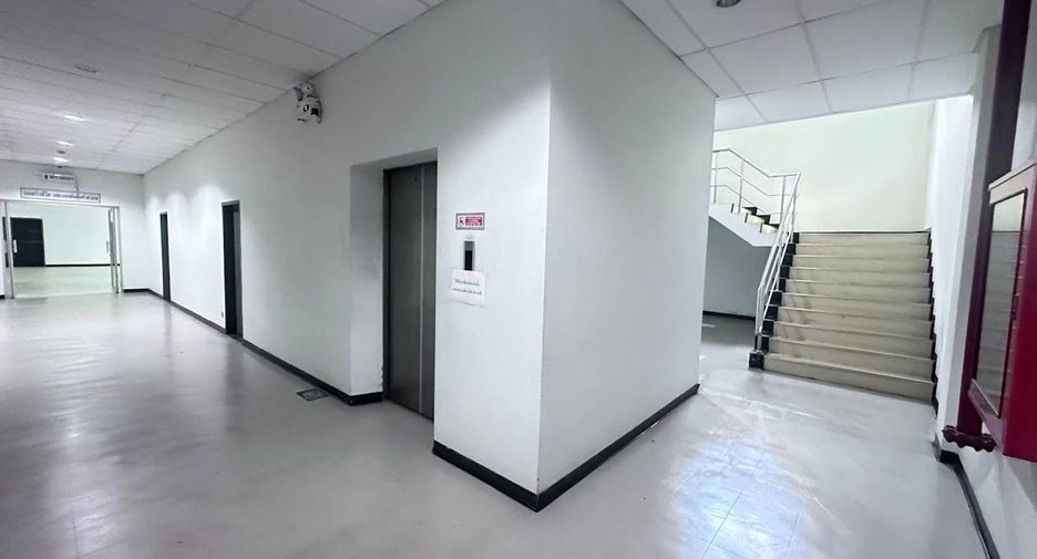 For sale 10 bedrooms retail Space in Lat Krabang, Bangkok