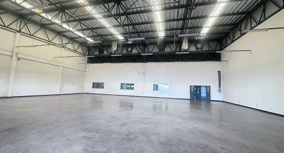 For sale 10 bedrooms retail Space in Lat Krabang, Bangkok