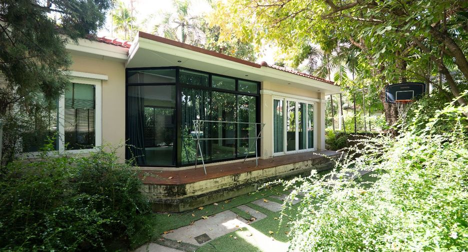 For sale 4 bedrooms house in Bang Bua Thong, Nonthaburi