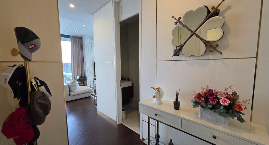 For sale 3 bedrooms condo in Khlong Toei, Bangkok