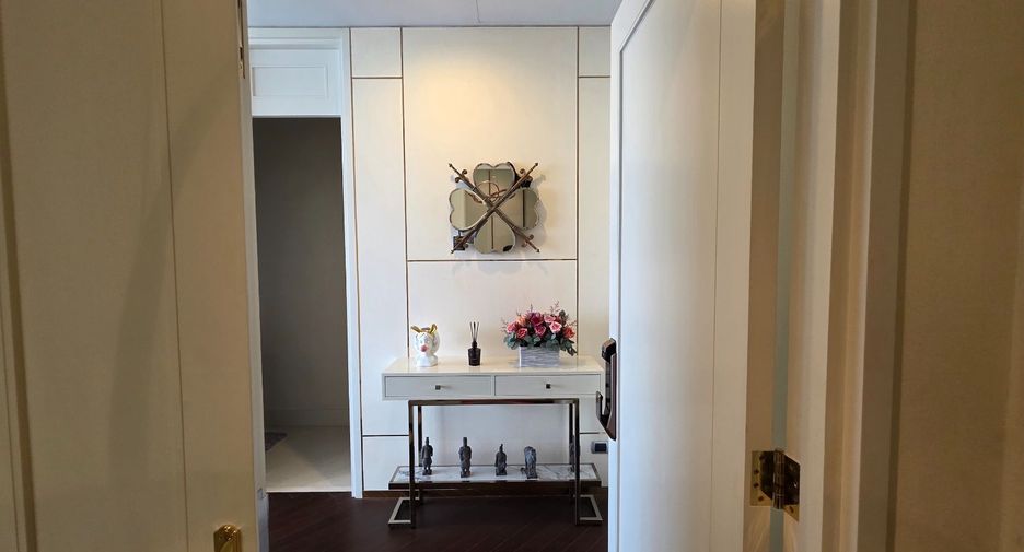 For sale 3 bedrooms condo in Khlong Toei, Bangkok