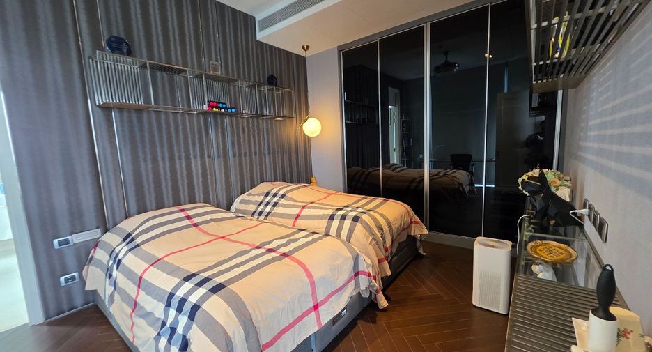 For sale 3 bedrooms condo in Khlong Toei, Bangkok
