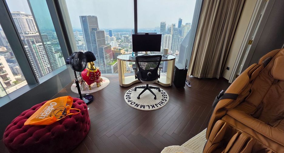 For sale 3 bedrooms condo in Khlong Toei, Bangkok