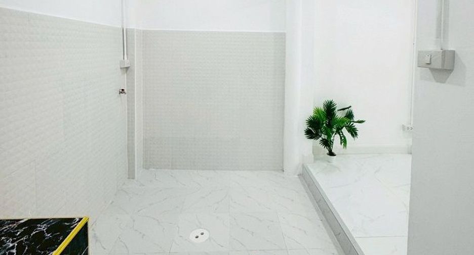 For sale 2 bedrooms townhouse in Don Mueang, Bangkok