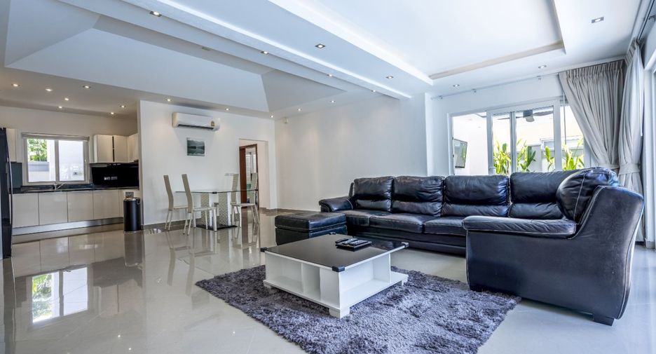 For rent 3 bedrooms villa in Bang Lamung, Chonburi