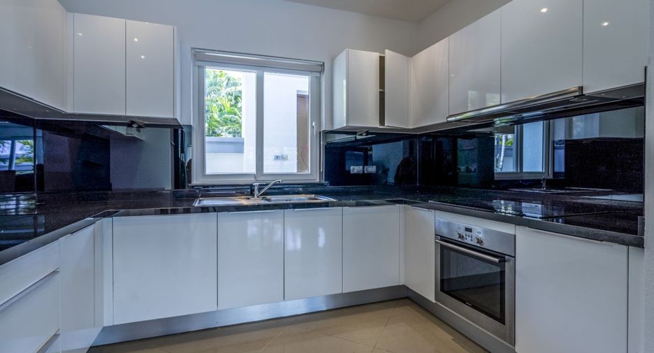 For rent 3 bedrooms villa in Bang Lamung, Chonburi