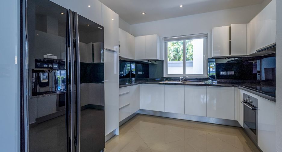 For rent 3 bedrooms villa in Bang Lamung, Chonburi