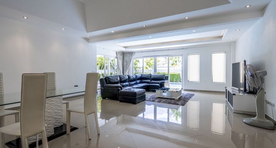 For rent 3 bedrooms villa in Bang Lamung, Chonburi