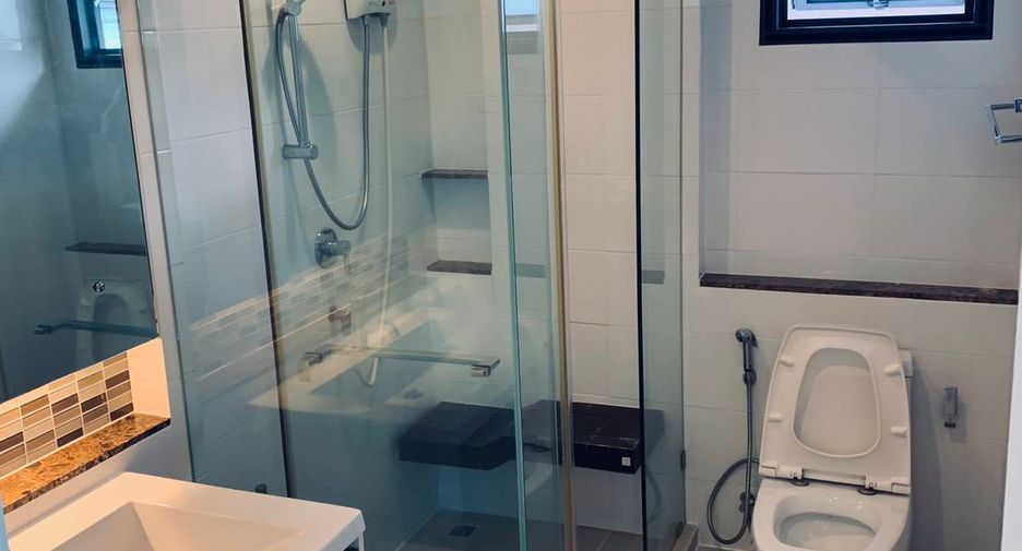 Haus zur Miete mit 4 Zimmer in Bang Kapi, Bangkok