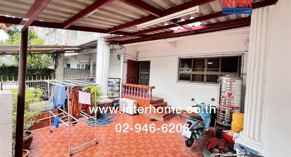 Casa adosada en venta de 2 habitaciones en Phra Khanong, Bangkok
