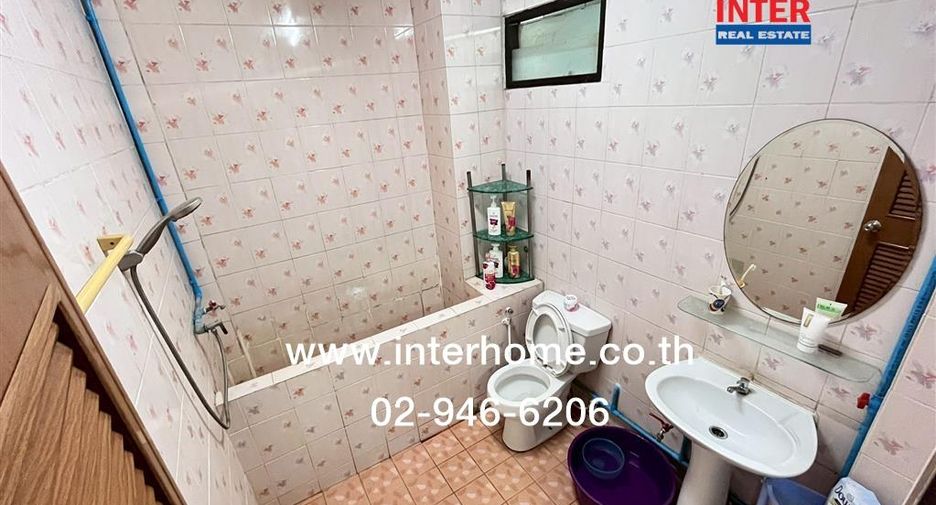 Casa adosada en venta de 2 habitaciones en Phra Khanong, Bangkok