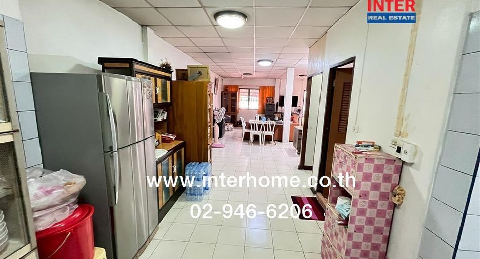 Casa adosada en venta de 2 habitaciones en Phra Khanong, Bangkok