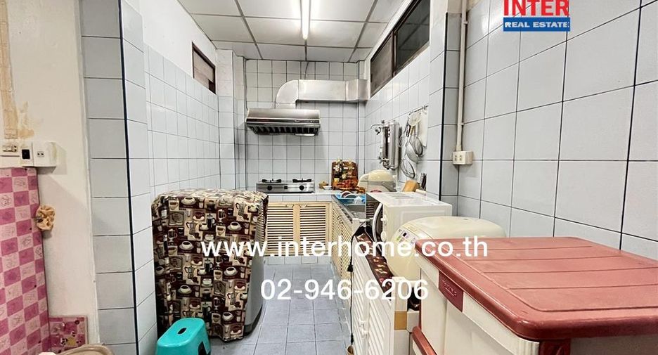 Casa adosada en venta de 2 habitaciones en Phra Khanong, Bangkok