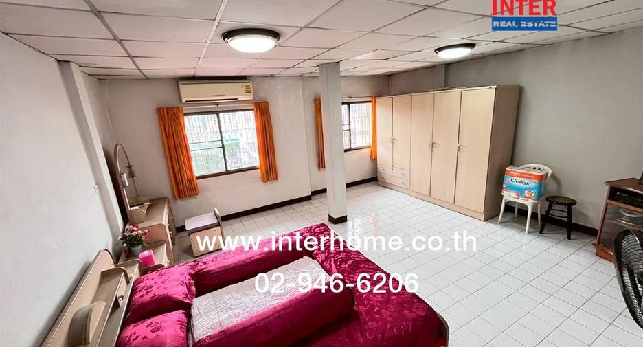 Casa adosada en venta de 2 habitaciones en Phra Khanong, Bangkok