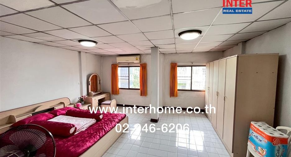 Casa adosada en venta de 2 habitaciones en Phra Khanong, Bangkok