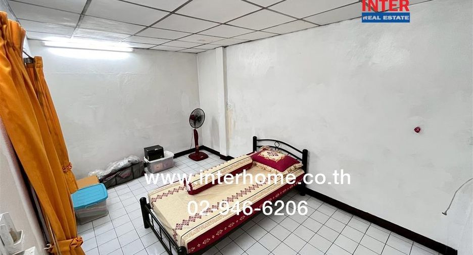Casa adosada en venta de 2 habitaciones en Phra Khanong, Bangkok