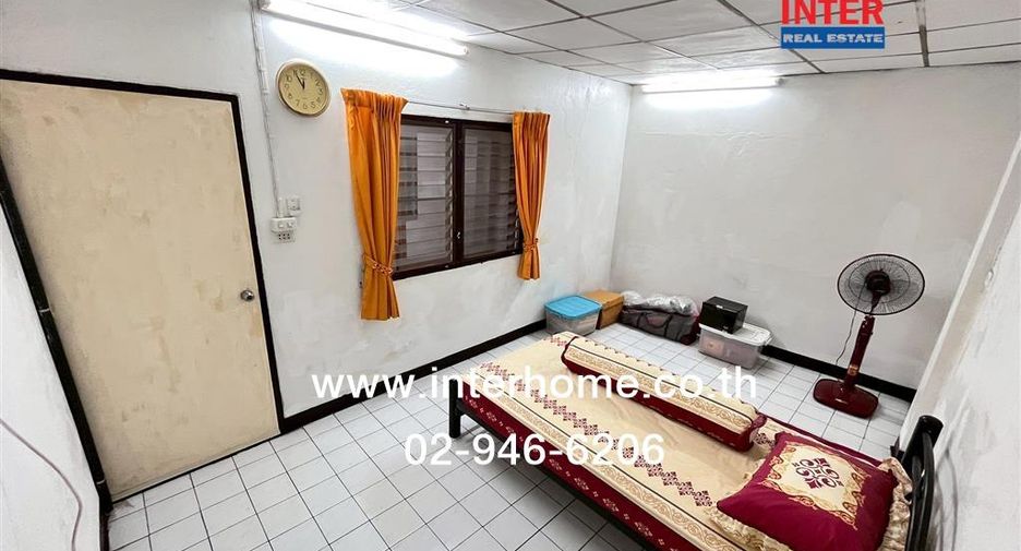 Casa adosada en venta de 2 habitaciones en Phra Khanong, Bangkok
