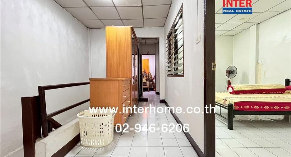 Casa adosada en venta de 2 habitaciones en Phra Khanong, Bangkok