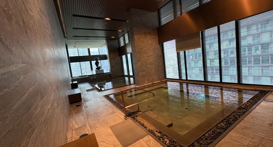 For sale 1 bed condo in Khlong Toei, Bangkok