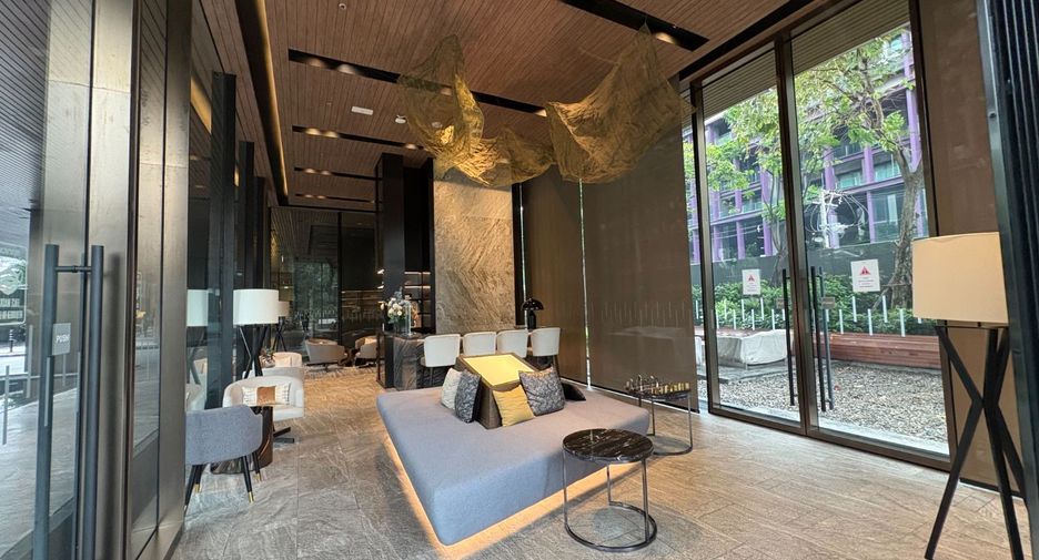 For sale 1 bed condo in Khlong Toei, Bangkok