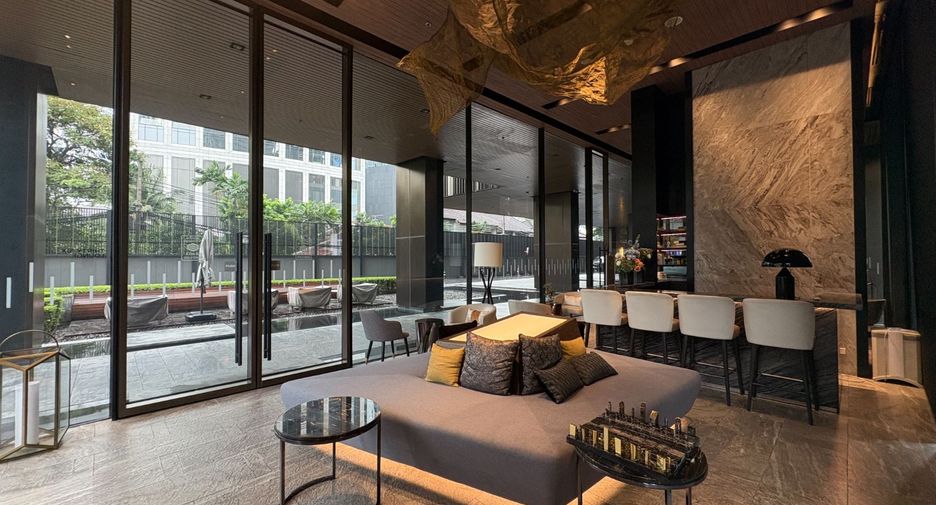 For sale 1 bed condo in Khlong Toei, Bangkok