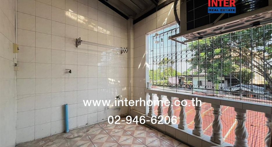 For sale 3 ベッドルーム townhouse in Chom Thong, Bangkok