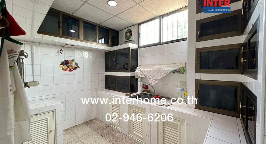 For sale 3 ベッドルーム townhouse in Chom Thong, Bangkok