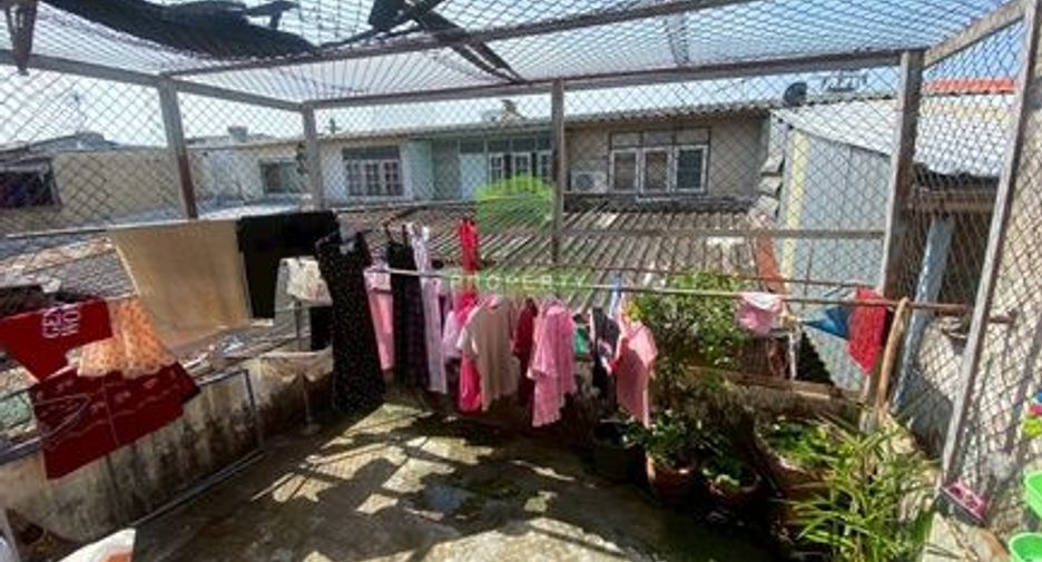 Casa adosada en alquiler y en venta de 5 habitaciones en Bang Sao Thong, Samut Prakan