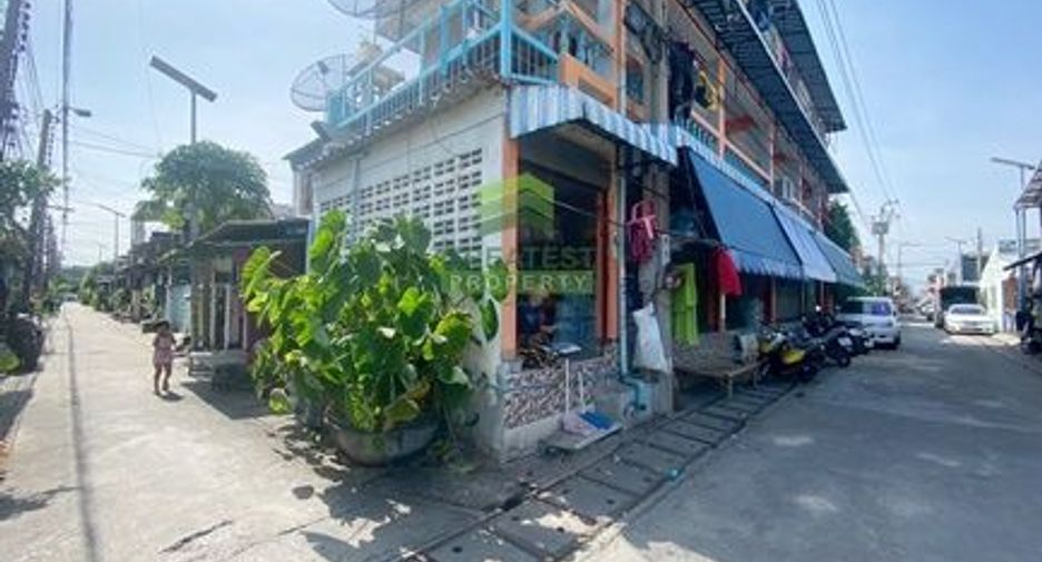 Casa adosada en alquiler y en venta de 5 habitaciones en Bang Sao Thong, Samut Prakan