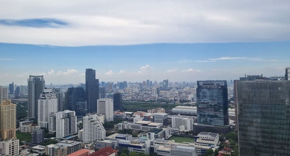 For rent and for sale 1 bed condo in Watthana, Bangkok
