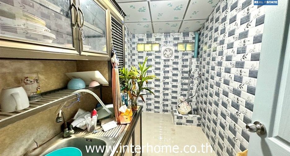 For sale 2 ベッドルーム townhouse in Saphan Sung, Bangkok