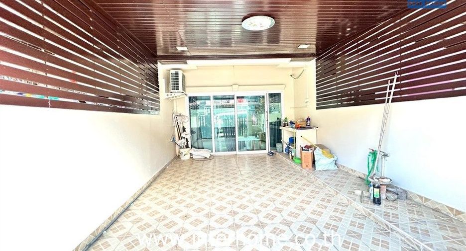 For sale 2 ベッドルーム townhouse in Saphan Sung, Bangkok