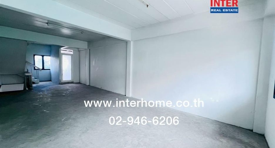 For sale 3 bedrooms retail Space in Min Buri, Bangkok