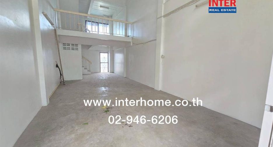 For sale 3 bedrooms retail Space in Min Buri, Bangkok