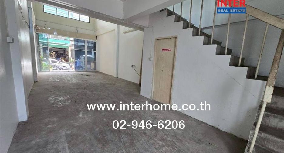 For sale 3 bedrooms retail Space in Min Buri, Bangkok
