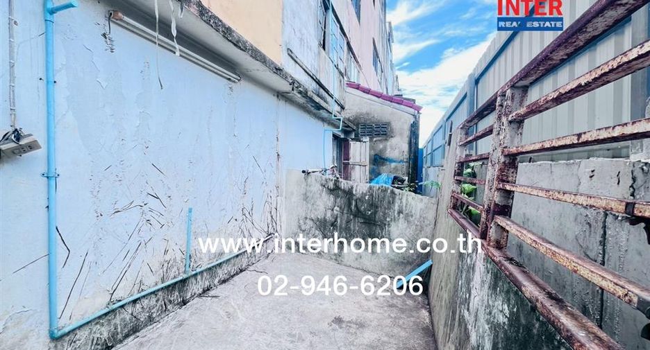 For sale 3 bedrooms retail Space in Min Buri, Bangkok
