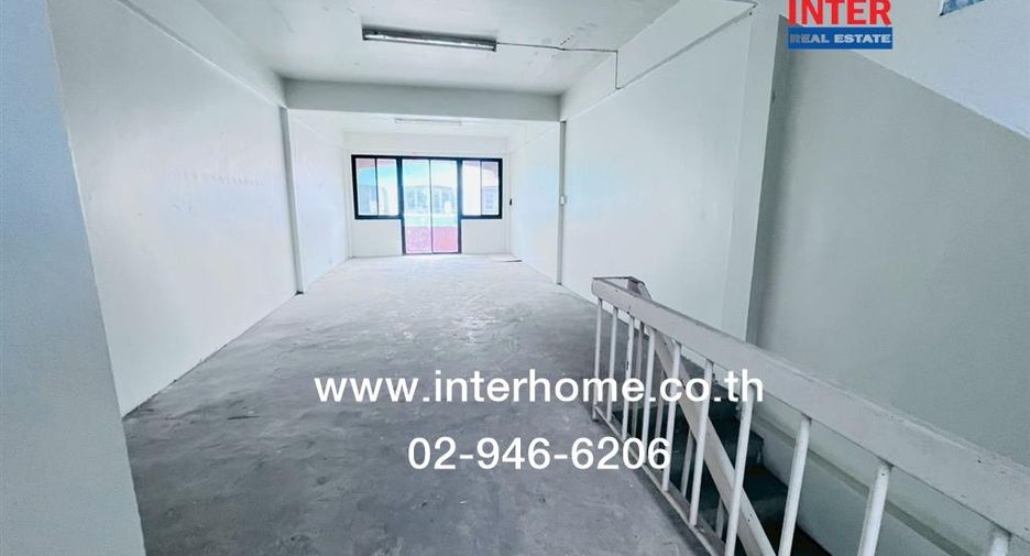 For sale 3 bedrooms retail Space in Min Buri, Bangkok