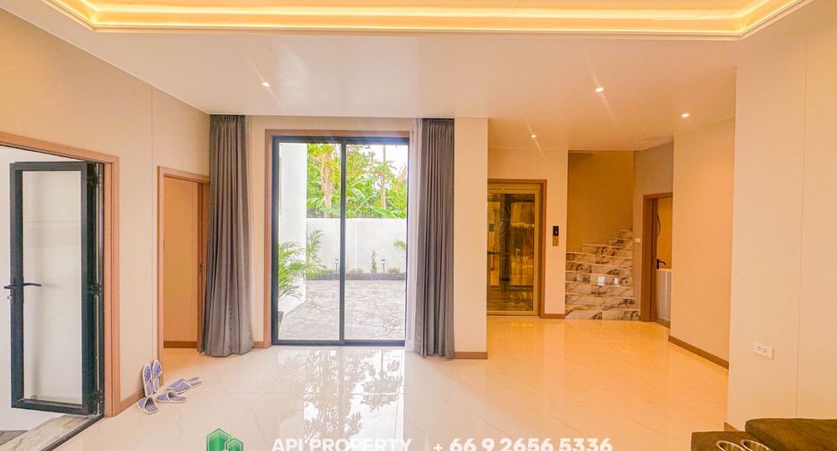 Casa en venta de 5 habitaciones en Bang Lamung, Chonburi
