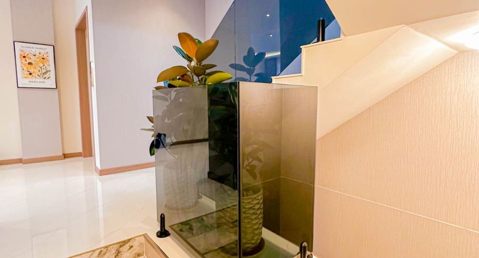 Casa en venta de 5 habitaciones en Bang Lamung, Chonburi
