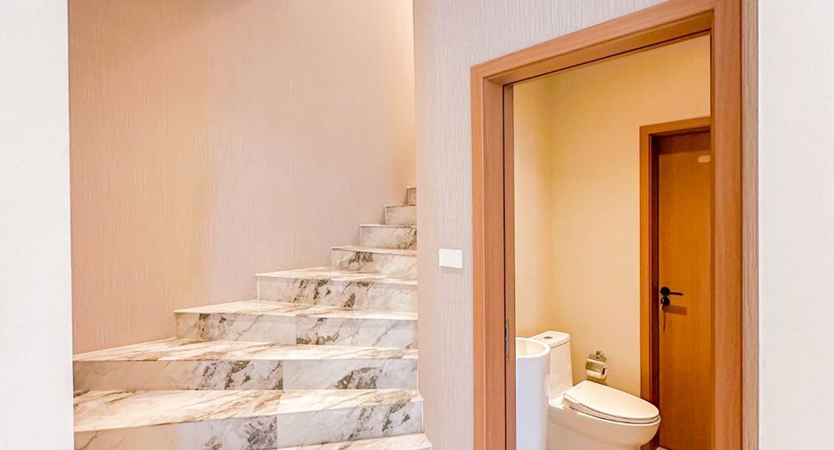 Casa en venta de 5 habitaciones en Bang Lamung, Chonburi