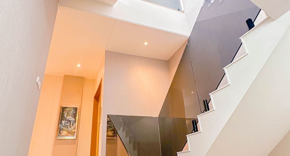Casa en venta de 5 habitaciones en Bang Lamung, Chonburi