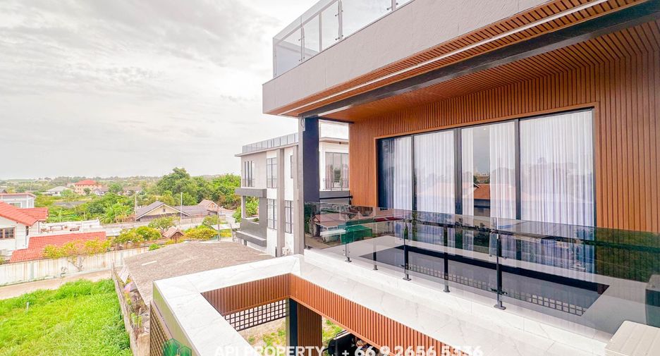 Casa en venta de 5 habitaciones en Bang Lamung, Chonburi